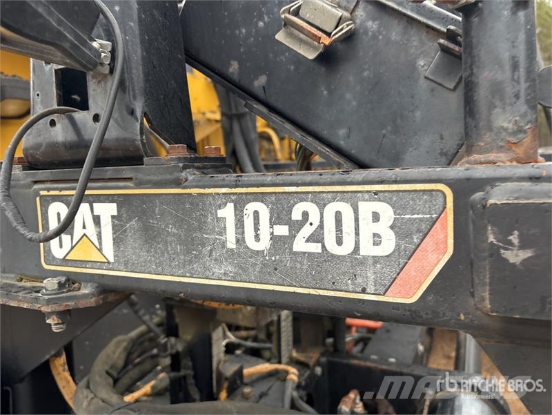CAT AP-1055D Asfalta klājēji