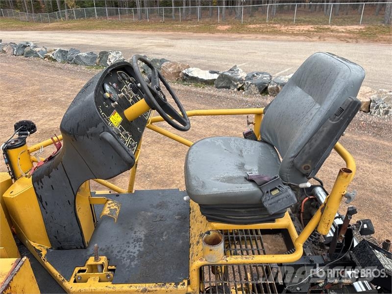 CAT AP-1055D Asfalta klājēji