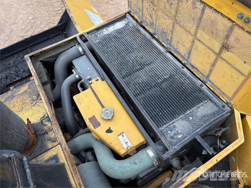 CAT AP-1055D Asfalta klājēji