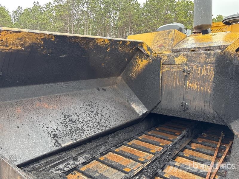 CAT AP-1055D Asfalta klājēji