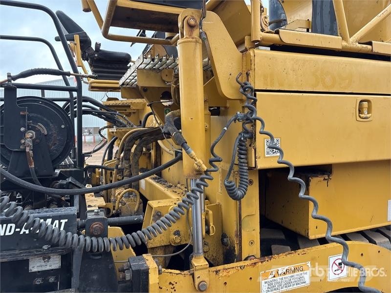 CAT AP-1055D Asfalta klājēji