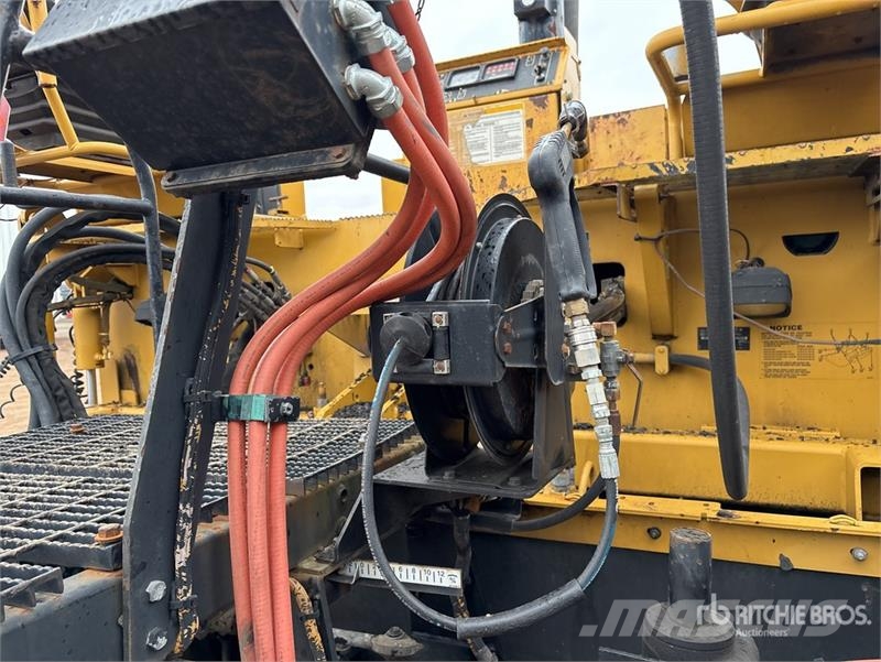 CAT AP-1055D Asfalta klājēji