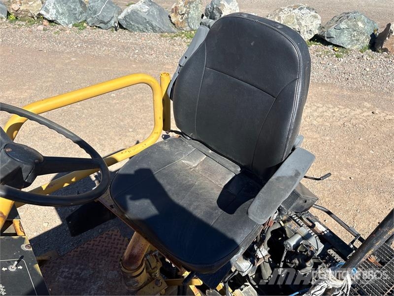 CAT AP-650B Asphalt pavers