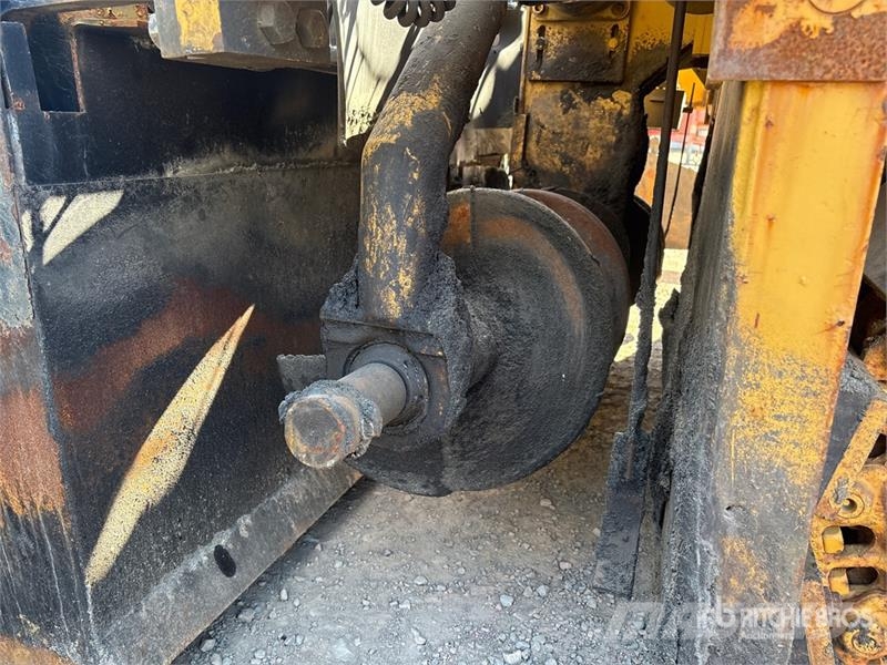 CAT AP-650B Asphalt pavers