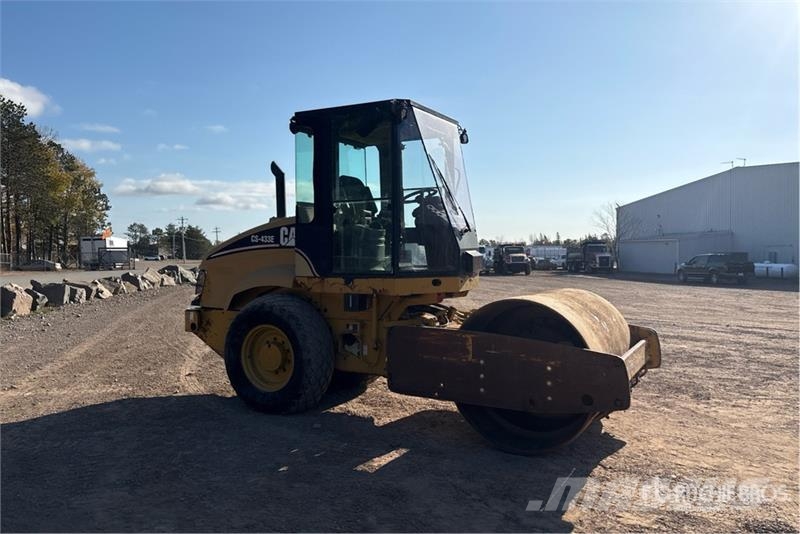 CAT CS433E Smooth Drum Compactor Valjci sa jednim bubnjem