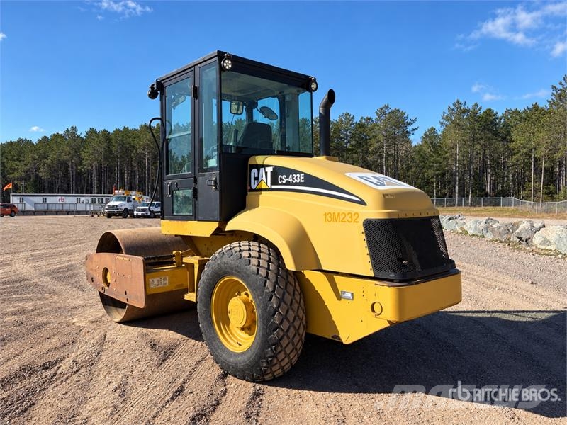 CAT CS433E Smooth Drum Compactor Walzenzüge