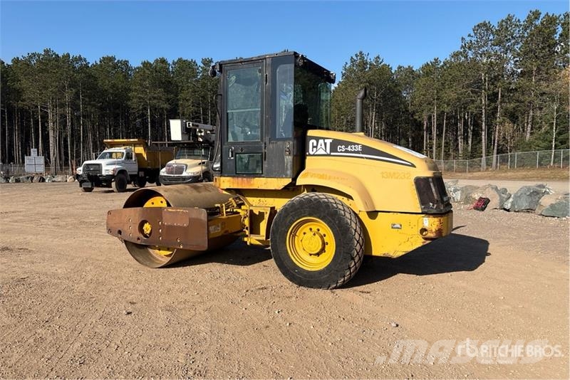 CAT CS433E Smooth Drum Compactor Valjci sa jednim bubnjem