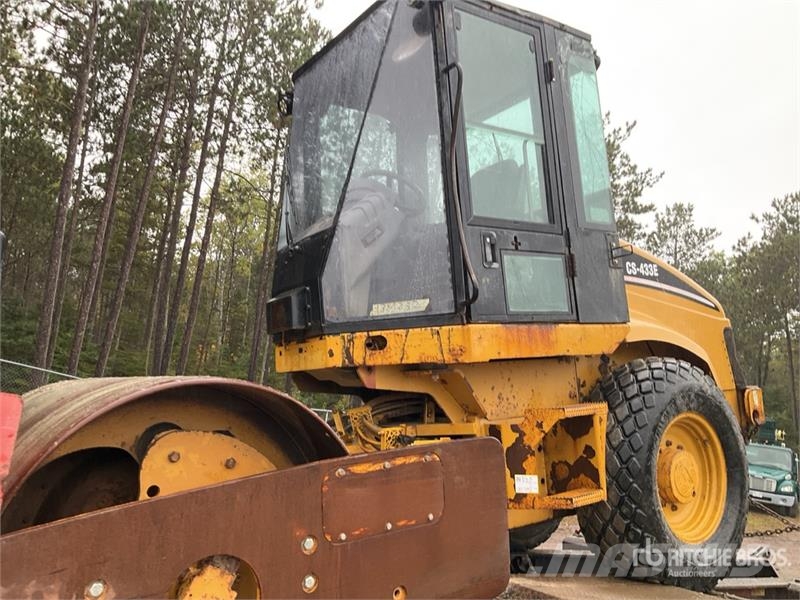 CAT CS433E Smooth Drum Compactor Single drum rollers