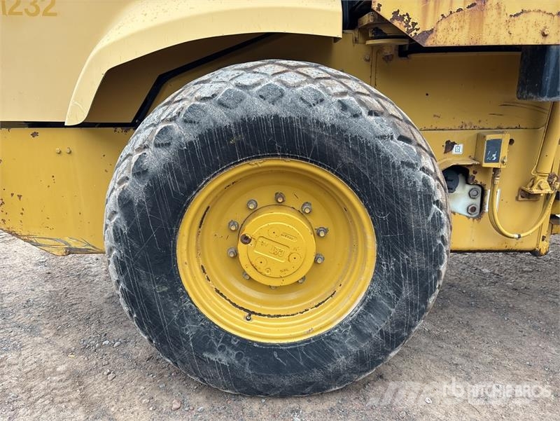 CAT CS433E Smooth Drum Compactor Valsetog