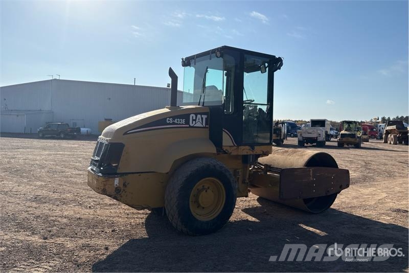 CAT CS433E Smooth Drum Compactor Valjci sa jednim bubnjem