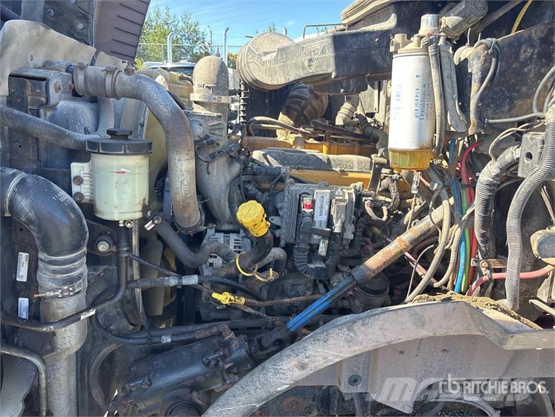 CAT CT660 Kiper kamioni