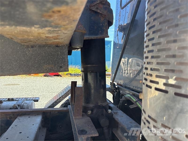 CAT CT660 Kiper kamioni