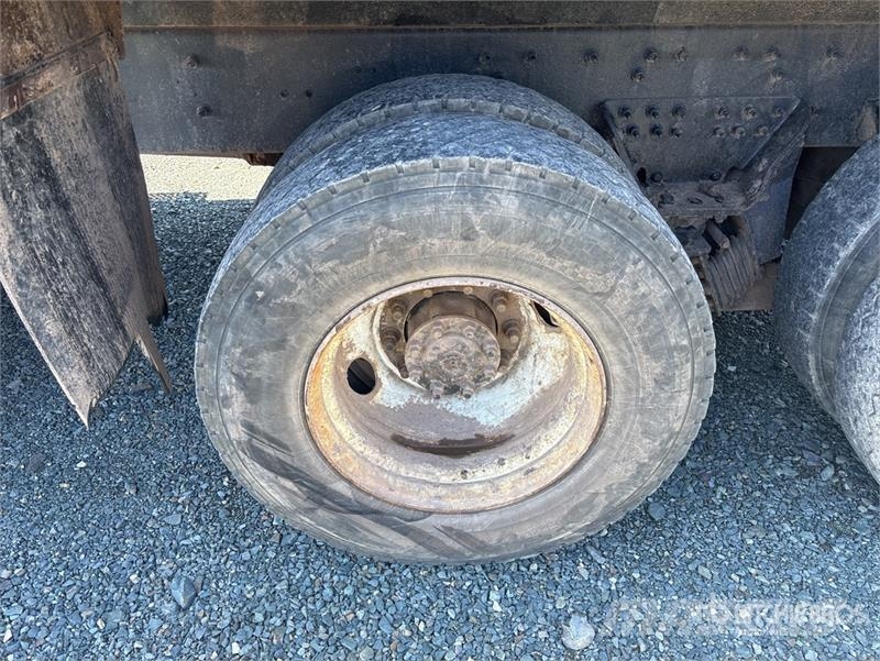 CAT CT660 Kiper kamioni
