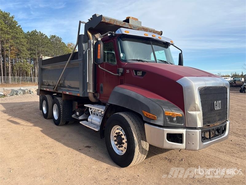 CAT CT660S شاحنات قلابة