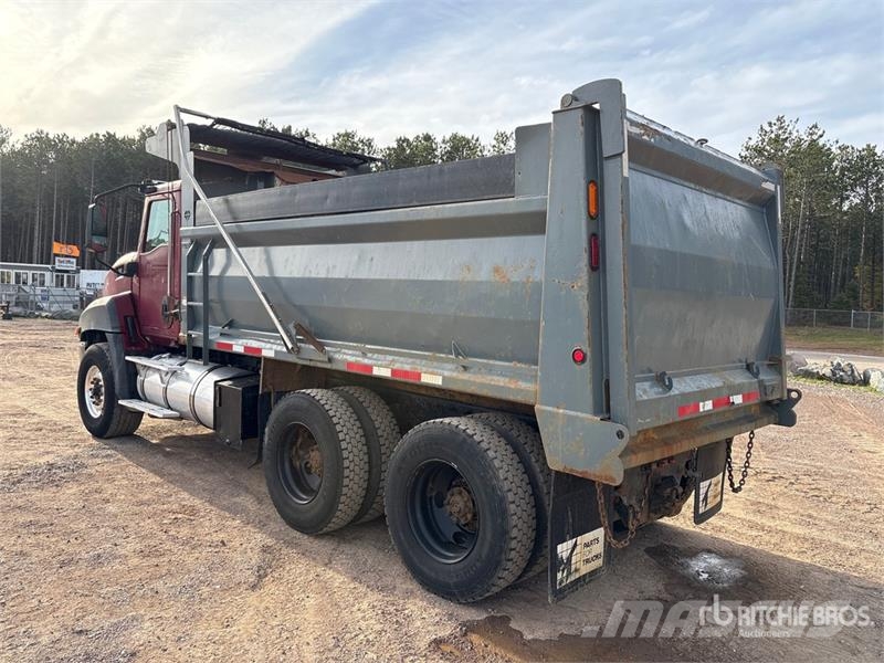 CAT CT660S Bañeras basculantes usadas