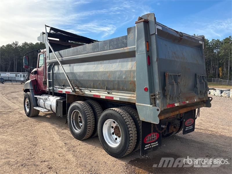 CAT CT660S شاحنات قلابة