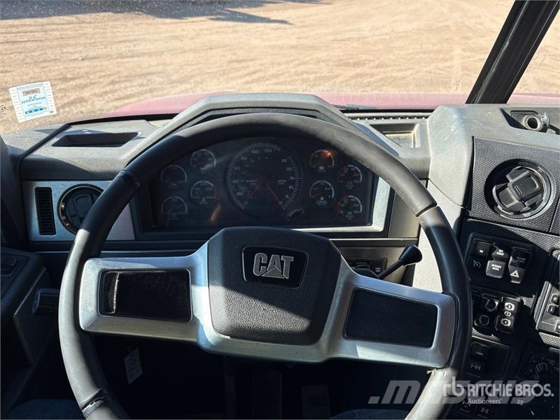 CAT CT660S Bañeras basculantes usadas