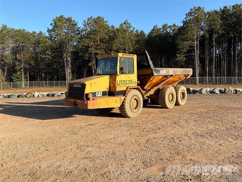 CAT D250E Зчленовані самоскиди