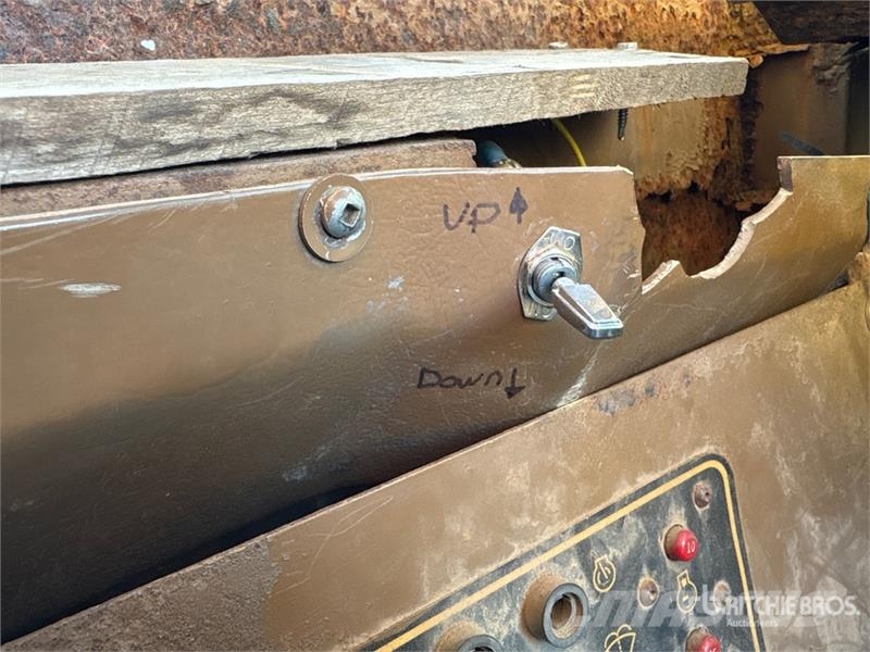 CAT D250E Зчленовані самоскиди