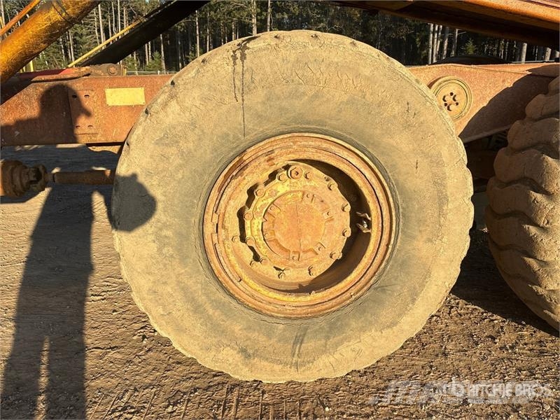 CAT D250E Зчленовані самоскиди