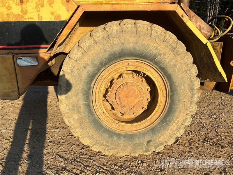 CAT D250E Зчленовані самоскиди