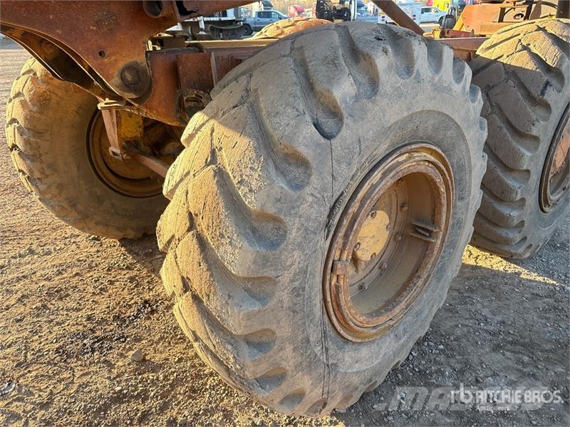 CAT D250E Зчленовані самоскиди