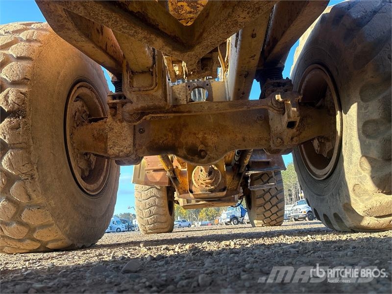 CAT D250E Зчленовані самоскиди