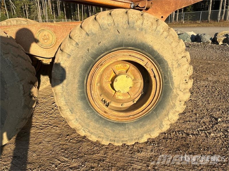 CAT D250E Зчленовані самоскиди