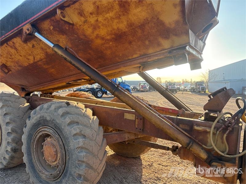 CAT D250E Зчленовані самоскиди