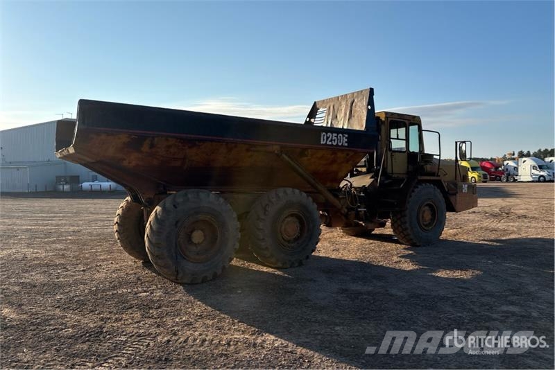 CAT D250E Зчленовані самоскиди