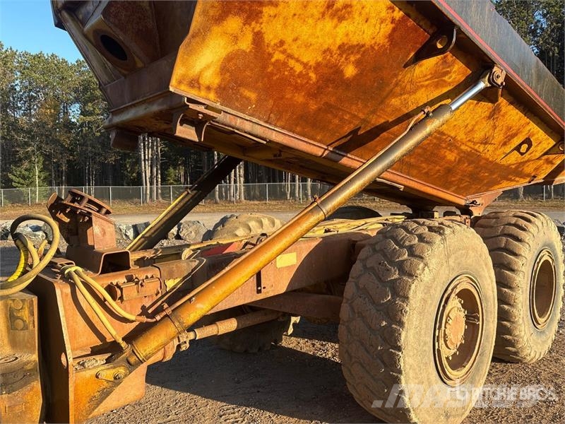 CAT D250E Зчленовані самоскиди