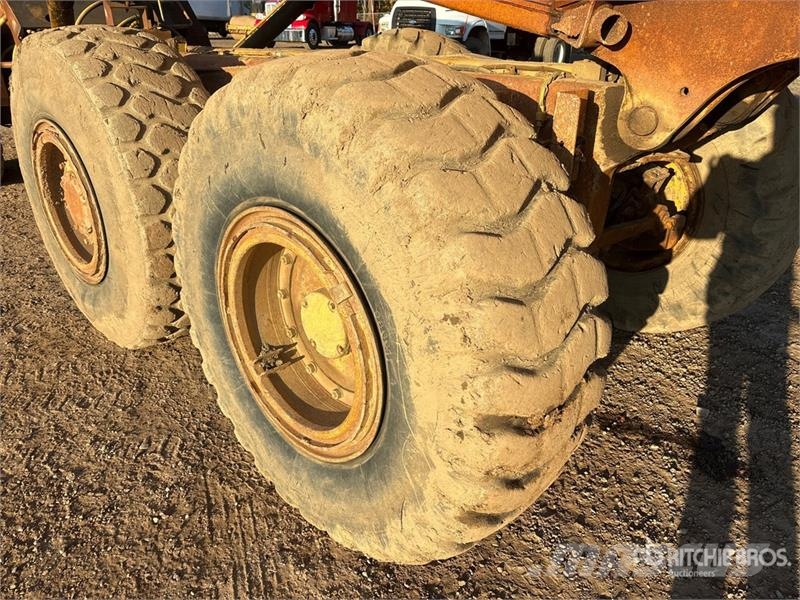 CAT D250E Зчленовані самоскиди