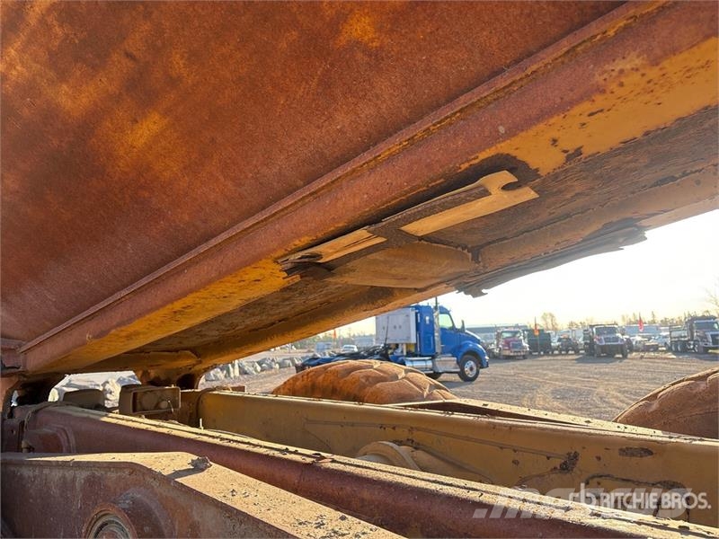CAT D250E Зчленовані самоскиди