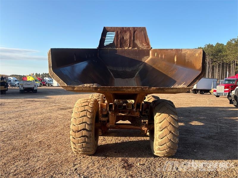 CAT D250E Зчленовані самоскиди