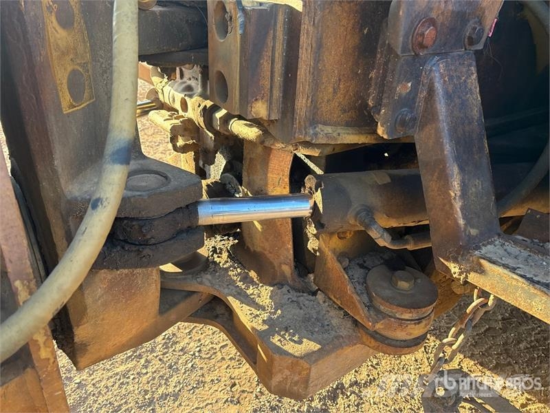 CAT D250E Зчленовані самоскиди