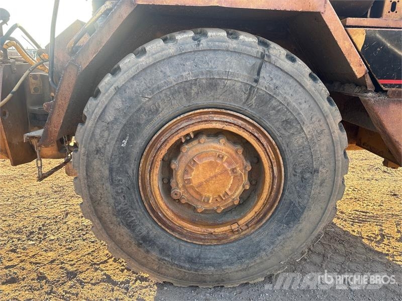 CAT D250E Зчленовані самоскиди