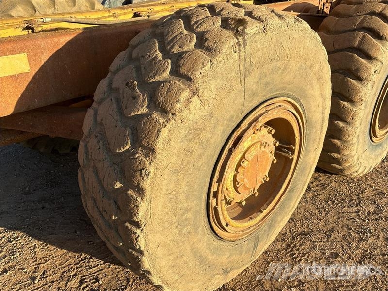CAT D250E Зчленовані самоскиди