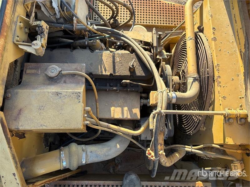CAT D250E Зчленовані самоскиди