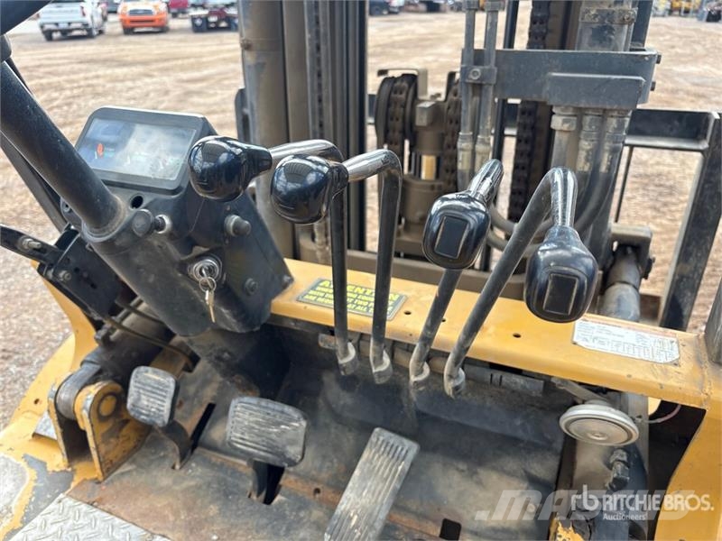 CAT GPL40 8100 lb Forklift Wózki widłowe inne