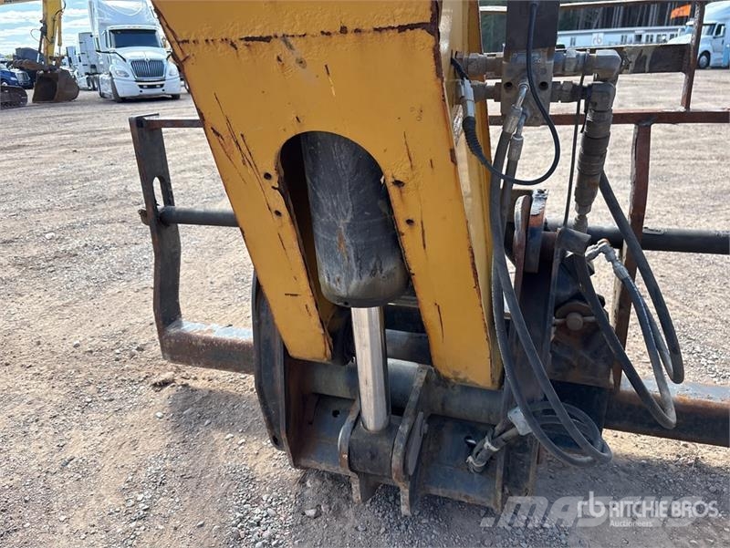 CAT TL943 Teleskopski viličarji