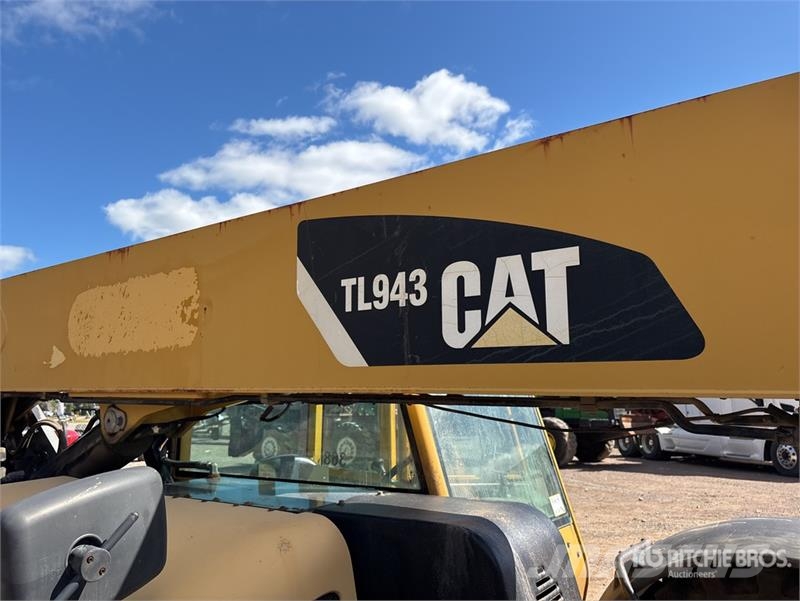 CAT TL943 Teleskopski viličarji