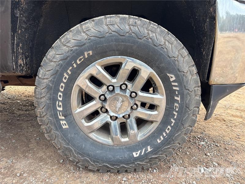 Chevrolet 3500HD Z71 4x4 Crew Cab Pickup Andre varebiler