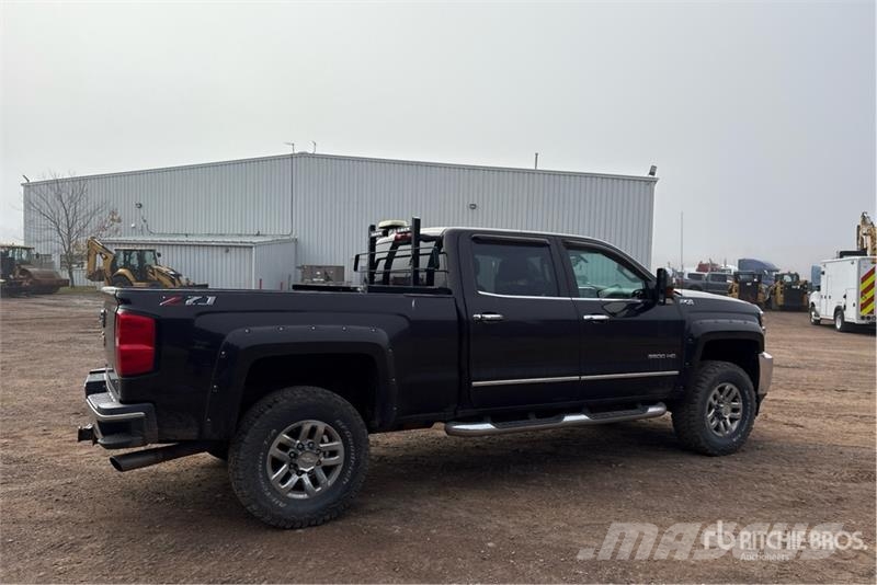Chevrolet 3500HD Z71 4x4 Crew Cab Pickup Autre fourgon / utilitaire
