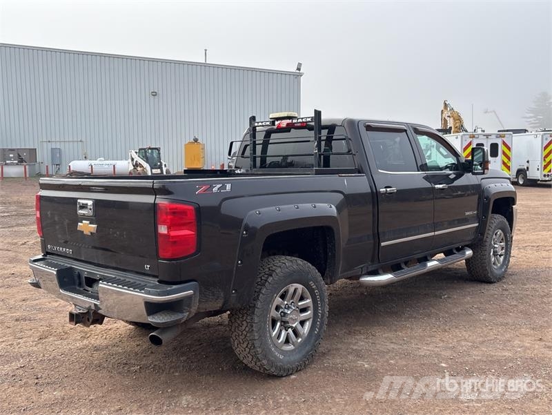 Chevrolet 3500HD Z71 4x4 Crew Cab Pickup Andre varebiler