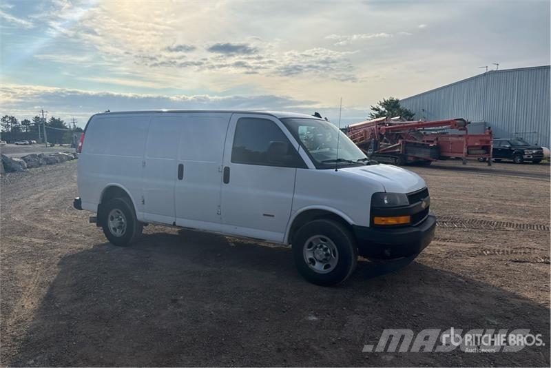 Chevrolet Express 2500 Cargo Van شاحنة مقفلة