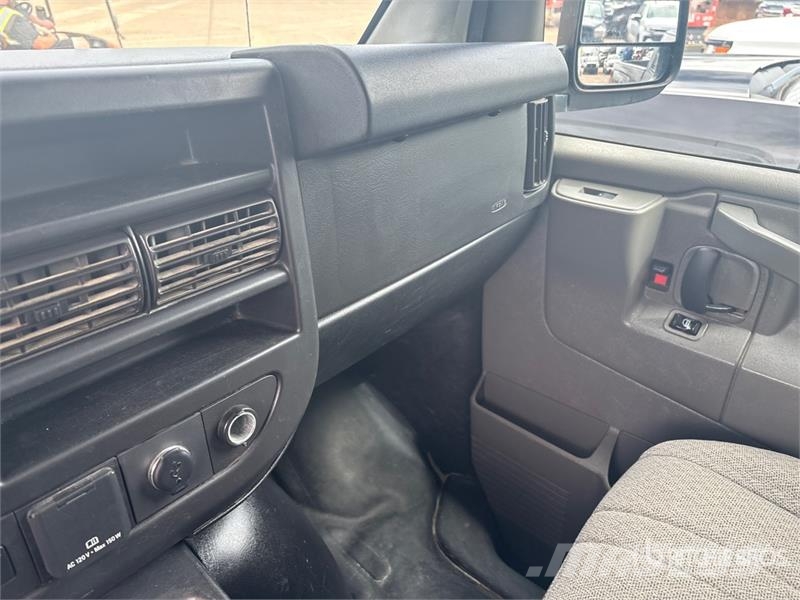 Chevrolet Express 2500 Cargo Van شاحنة مقفلة