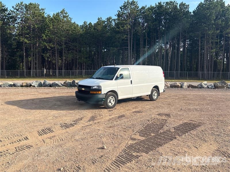 Chevrolet Express 2500 Cargo Van شاحنة مقفلة