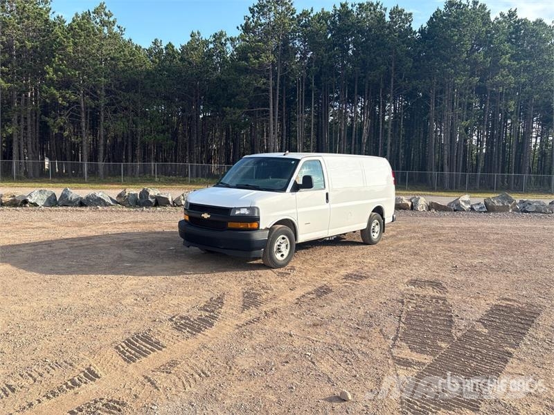 Chevrolet Express 2500 Cargo Van شاحنة مقفلة