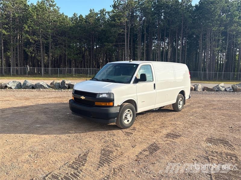 Chevrolet Express 2500 Cargo Van شاحنة مقفلة