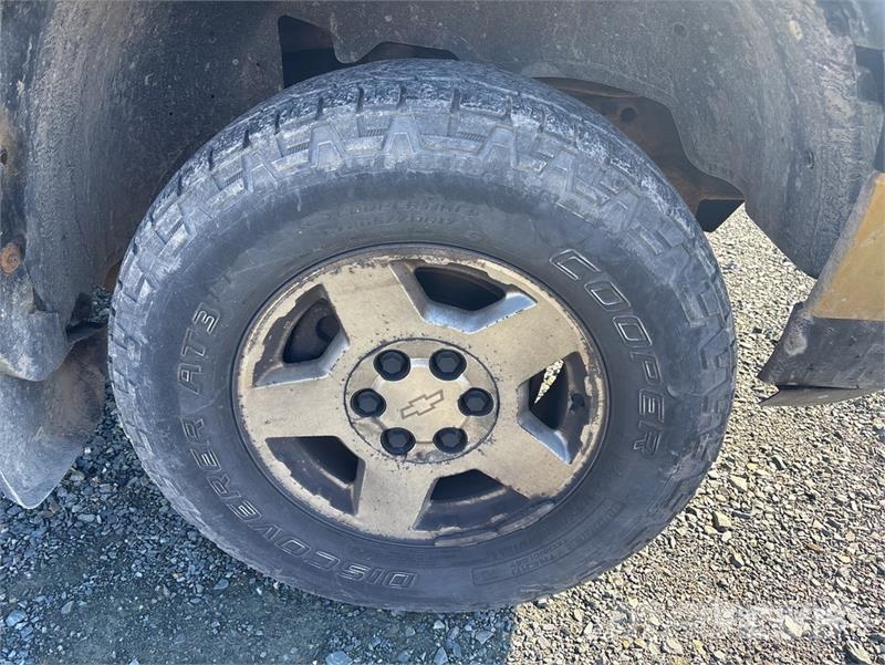Chevrolet Silverado 1500 4x4 Crew Cab Pickup Egyéb